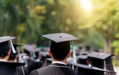 本科生應(yīng)聘工廠遭爽約“被嫌學(xué)歷高”，如何應(yīng)對(duì)職場(chǎng)歧視