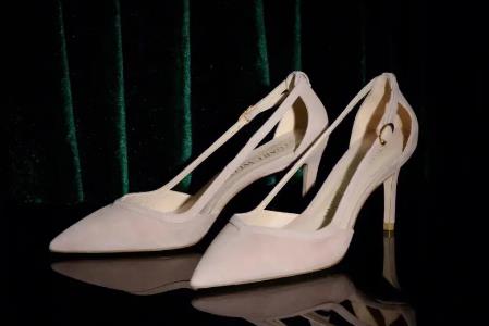 sw女鞋是哪個國家的品牌(sw品牌鞋子)