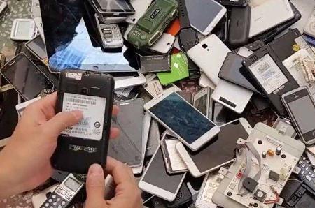 60億部廢舊手機，該何去何從？其處理方式正考驗著全球的智慧與責任感